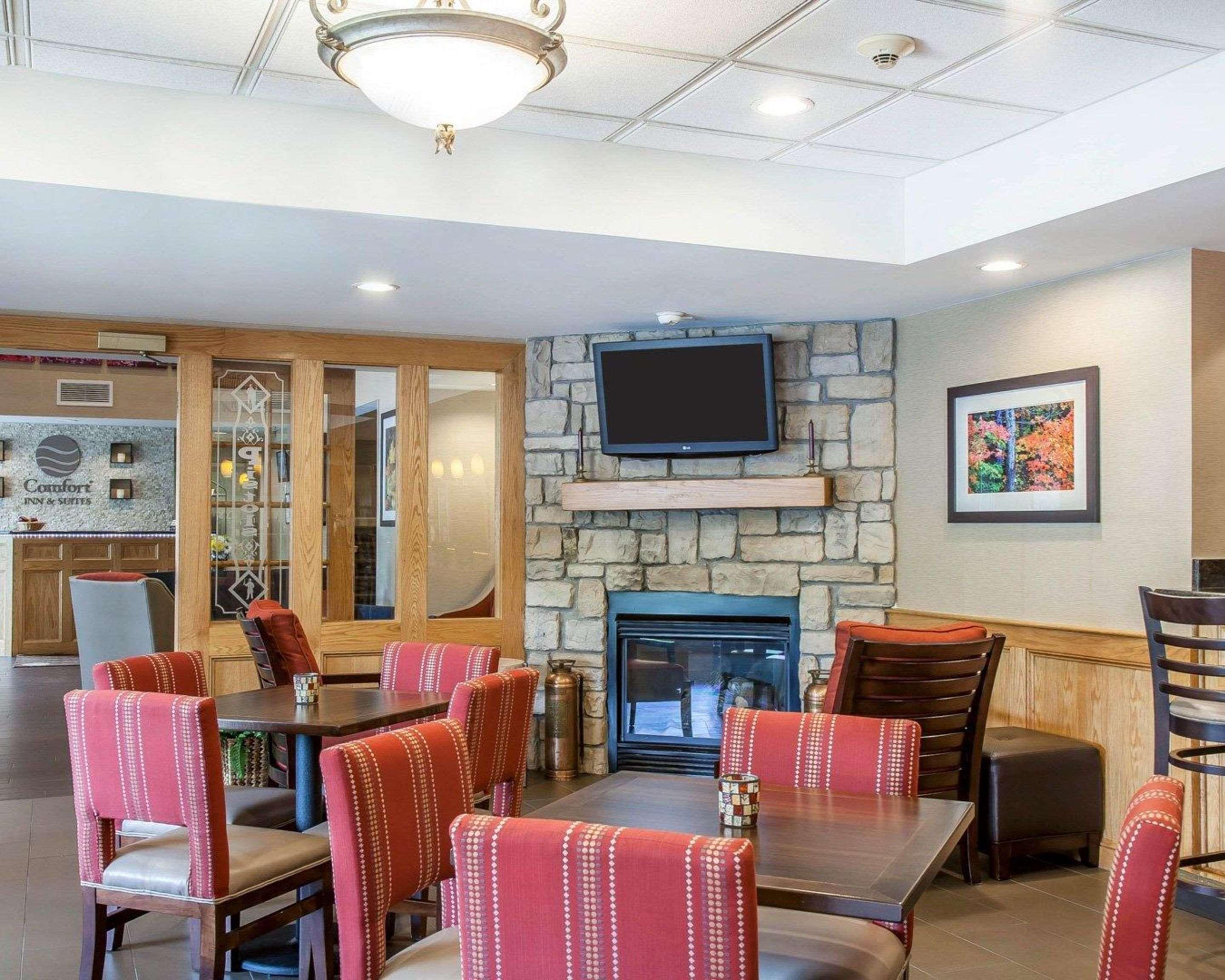 Comfort Inn & Suites Sturbridge-Brimfield المظهر الخارجي الصورة